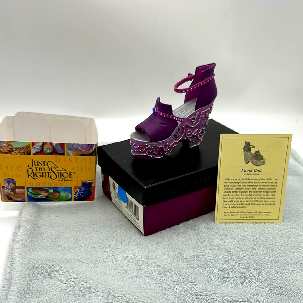Raine Just The Right Shoe Mardi Gras 25103 (MINT CONDITION)
